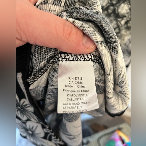 Papillon black and white tunic size large - Picture 4 of 4